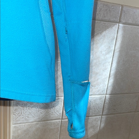 The North Face Women's Vibrant Blue Athletic Jacket - Picture 5 of 9